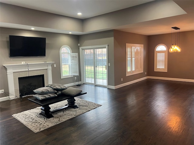 living area featuring recessed lighting, baseboards, wood finished floors, and a fireplace