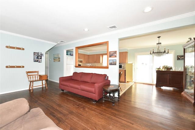 living room featuring an inviting chandelier, crown molding, recessed lighting, and wood finished floors