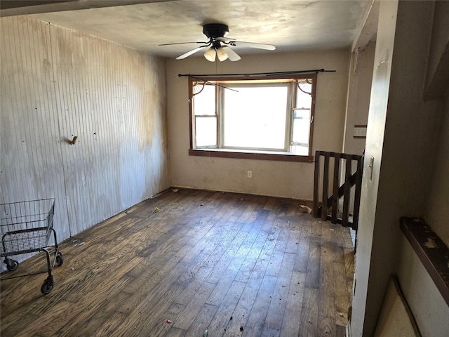 empty room featuring hardwood / wood-style floors and a ceiling fan