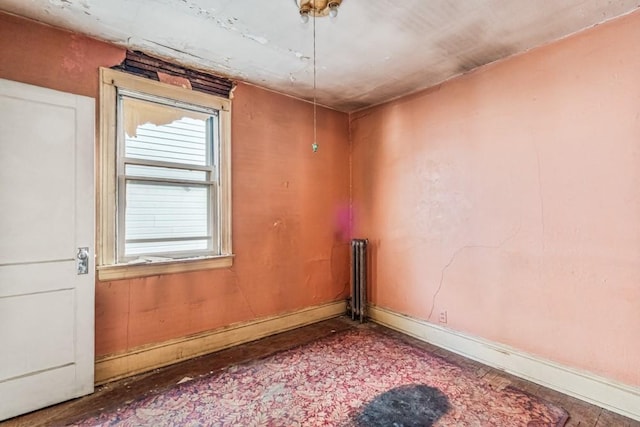 empty room featuring baseboards