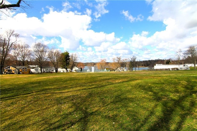 view of yard featuring a water view