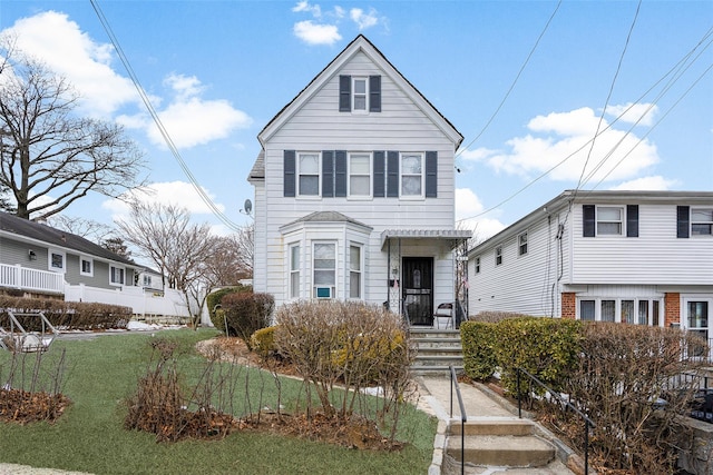 view of front of house featuring a front lawn