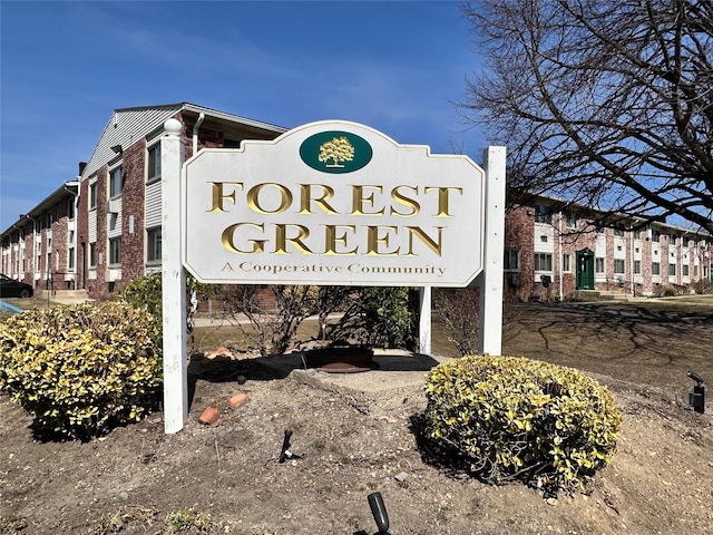 community sign with a residential view