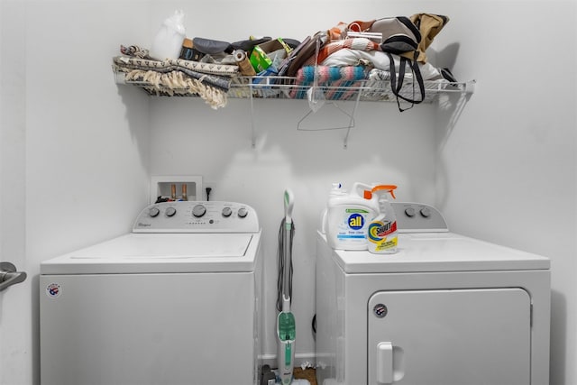 washroom with laundry area and washer and clothes dryer
