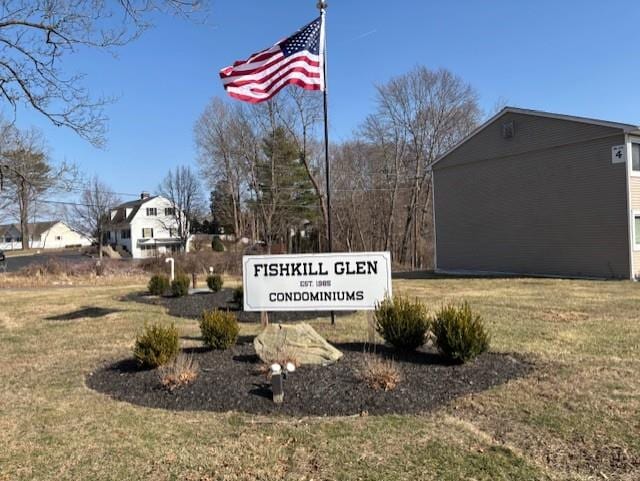 community sign featuring a lawn