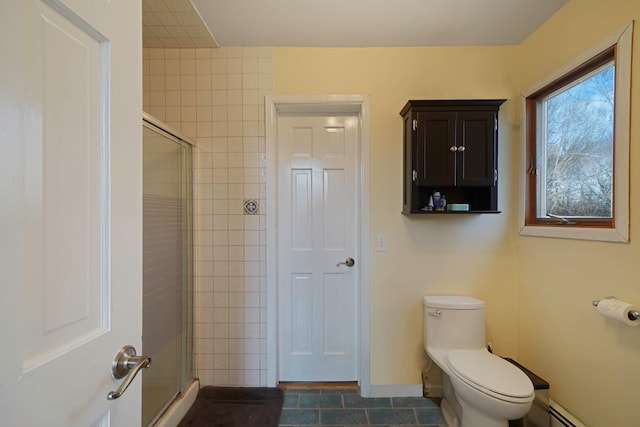 full bathroom with a tile shower, toilet, baseboards, and a baseboard radiator