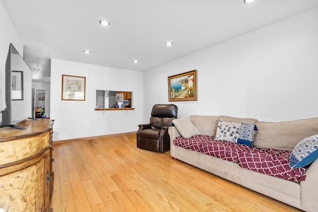 living room featuring hardwood / wood-style floors, recessed lighting, and baseboards