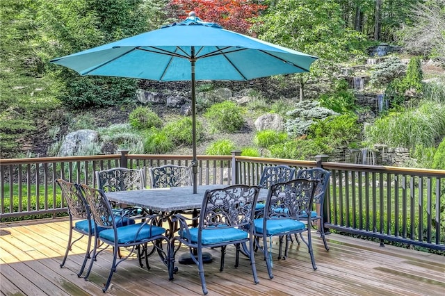 deck featuring outdoor dining space