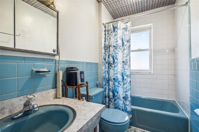 full bath featuring a sink, shower / bathtub combination with curtain, toilet, and tile walls