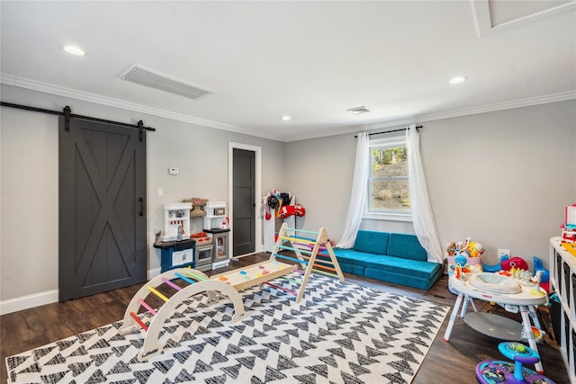 game room with wood finished floors, visible vents, baseboards, recessed lighting, and crown molding