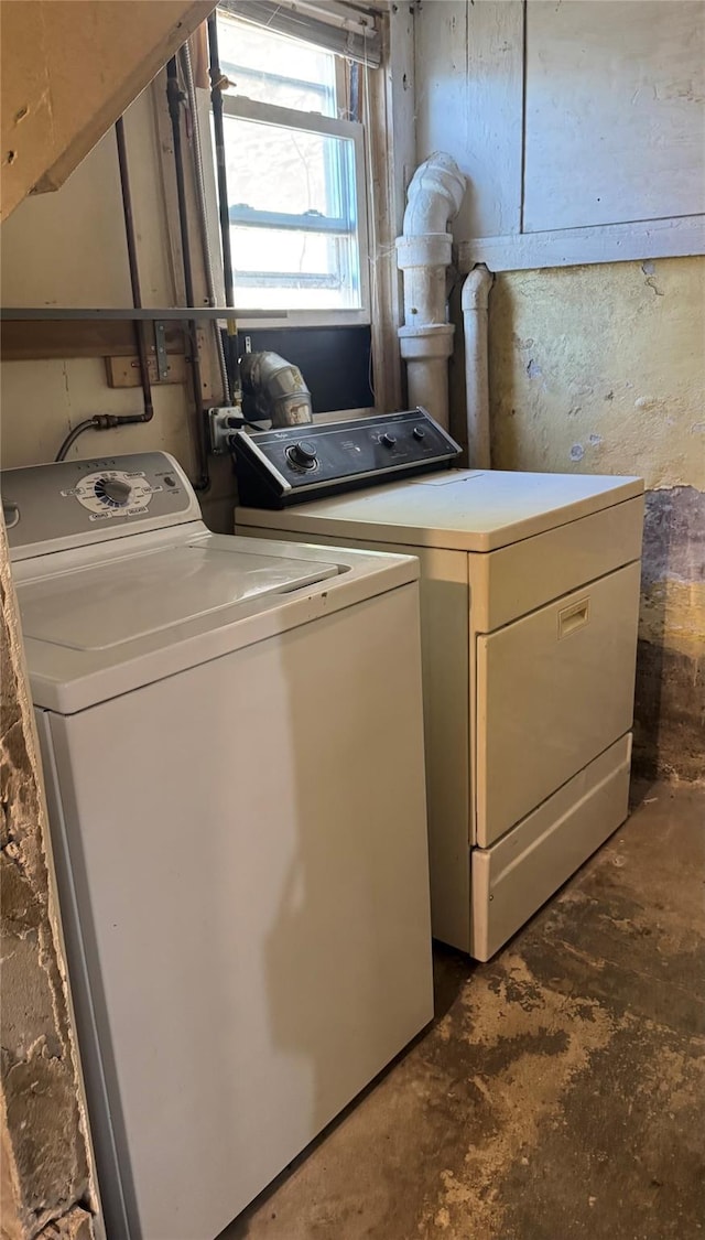 6 Sedgwick Ave, Yonkers, NY 10705 - clothes washing area featuring independent washer and dryer and laundry area