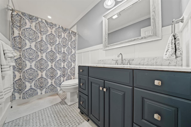 33 Sutherland Dr, Highland Mills, NY 10930 - full bath featuring toilet, a wainscoted wall, vanity, curtained shower, and a decorative wall