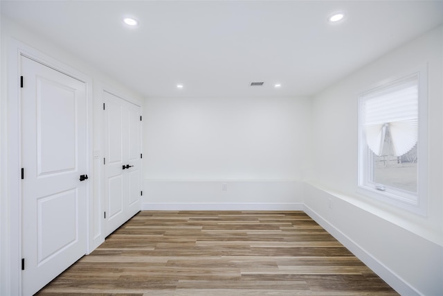spare room with recessed lighting, baseboards, visible vents, and light wood-type flooring