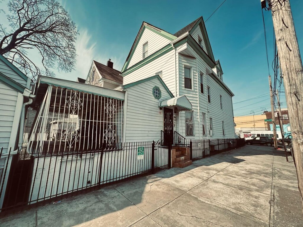 376 Bronx Park Ave, Bronx, NY 10460 - view of front facade with fence
