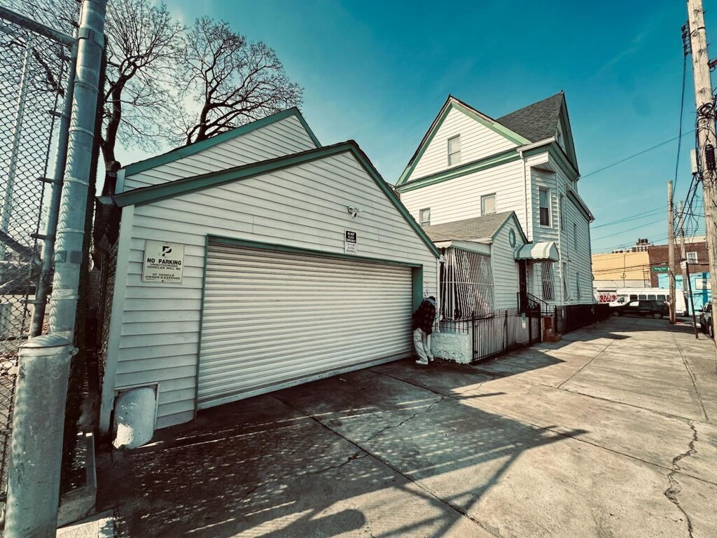 376 Bronx Park Ave, Bronx, NY 10460 - view of side of home with a garage and an outbuilding