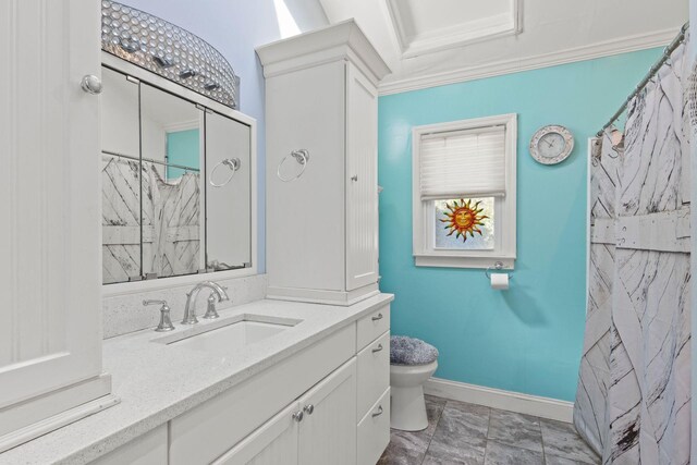 full bath with vanity, baseboards, ornamental molding, curtained shower, and toilet