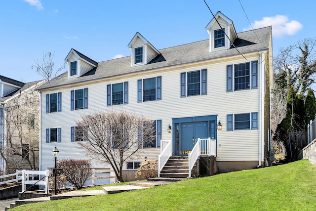 view of front of property featuring a front yard