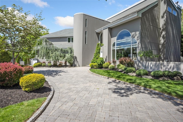 10 Crick Holly Ln, East Islip, NY 11730 - view of front of property featuring curved driveway
