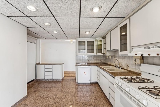 166-25 Powells Cove Blvd Unit 1A, Whitestone, NY 11357 - kitchen with recessed lighting, a sink, under cabinet range hood, granite finish floor, and gas range gas stove