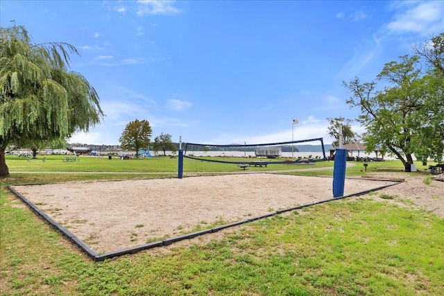 285 Grand St, Croton-On-Hudson, NY 10520 - view of property's community with volleyball court and a yard