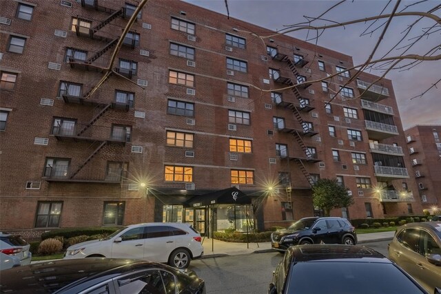 88-25 155th Ave Unit 6L, Howard Beach, NY 11414 - view of property at dusk