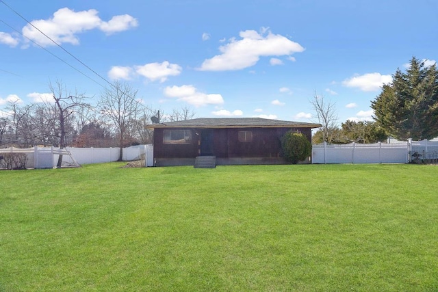 view of yard featuring a fenced backyard