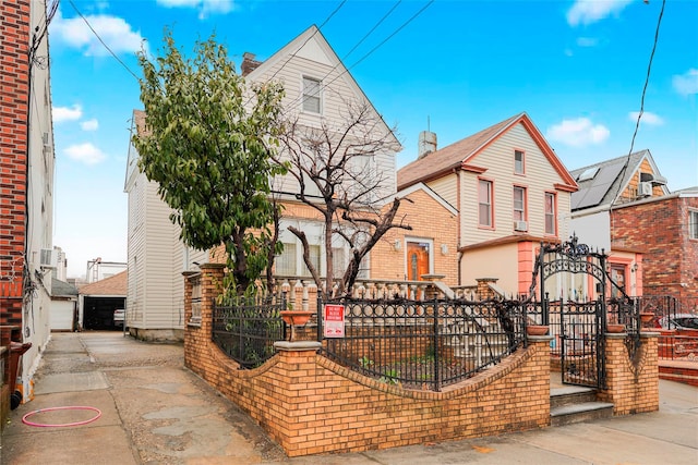 view of front of house with a fenced front yard
