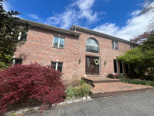 view of front facade featuring brick siding