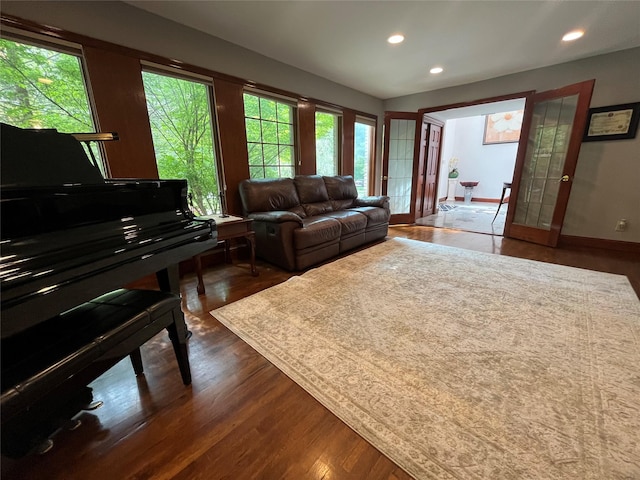 living room with recessed lighting, baseboards, dark wood finished floors, and a healthy amount of sunlight