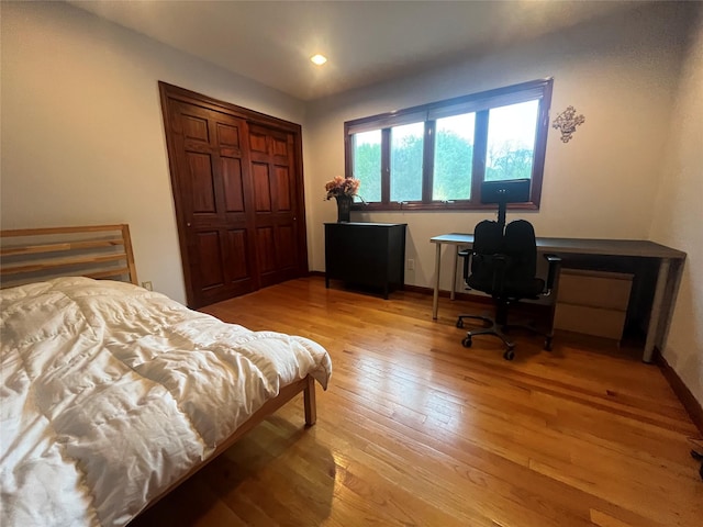 bedroom featuring recessed lighting, baseboards, a closet, and light wood finished floors