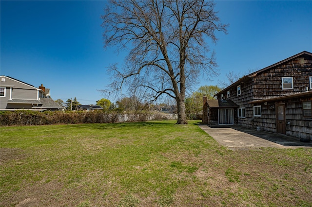 view of yard featuring a patio area
