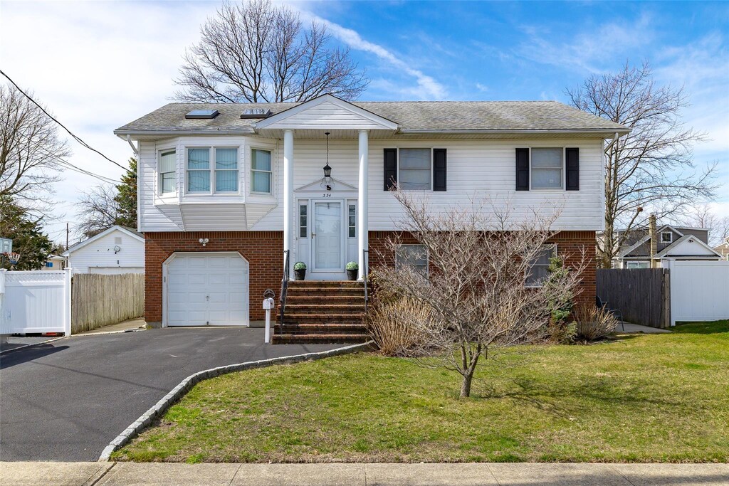 334 Granada Pkwy, Lindenhurst, NY 11757 - photo 1