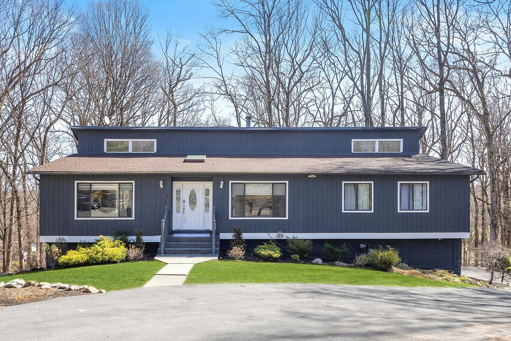 5 Catalina Ct, Suffern, NY 10901 - photo 1