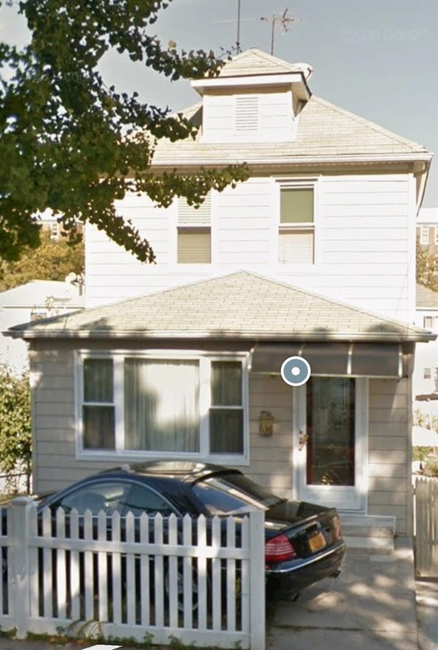 636 Logan Ave, Bronx, NY 10465 - american foursquare style home with roof with shingles and fence