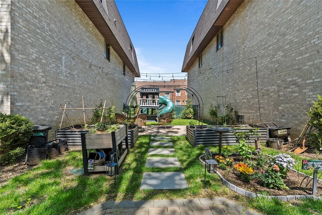 view of yard featuring a garden
