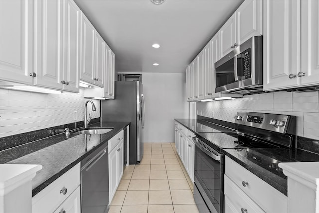 kitchen with stainless steel appliances, a sink, and tasteful backsplash