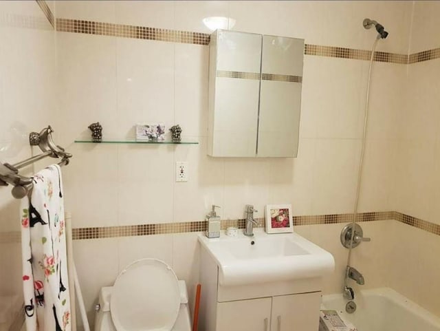31-12 Union St Unit 4A, Flushing, NY 11354 - full bath with tile walls, vanity, and shower / bathtub combination with curtain