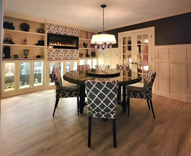 dining room featuring a wainscoted wall, an inviting chandelier, wood finished floors, and a decorative wall