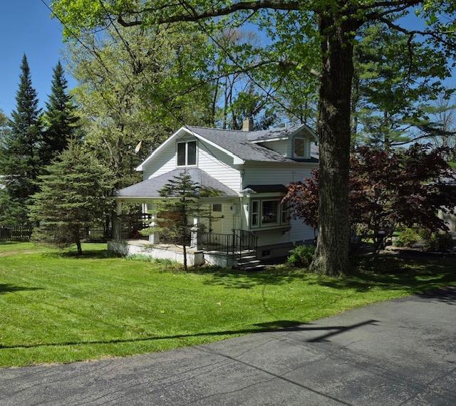 191 Gables Rd, Narrowsburg, NY 12764 - view of front facade featuring a front yard, covered porch, and a chimney
