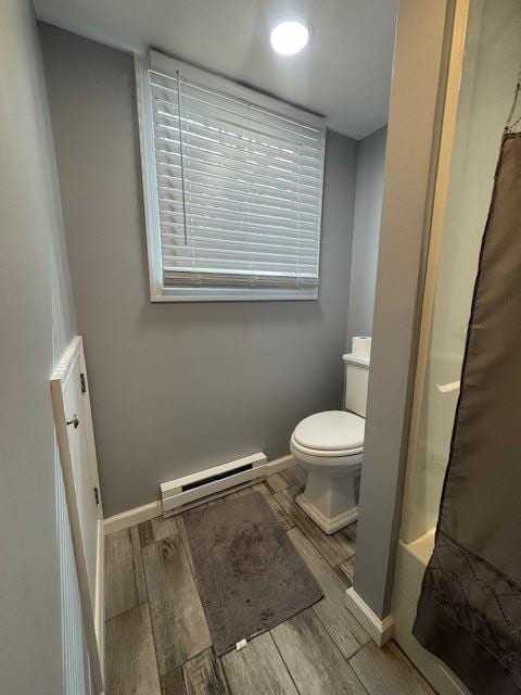 191 Gables Rd, Narrowsburg, NY 12764 - full bathroom with baseboard heating, toilet, wood finished floors, a shower with shower curtain, and baseboards