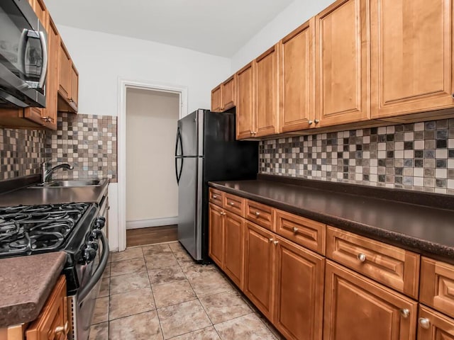 2166 Bronx Park E Unit 1G, Bronx, NY 10462 - kitchen featuring dark countertops, tasteful backsplash, a sink, and stainless steel appliances