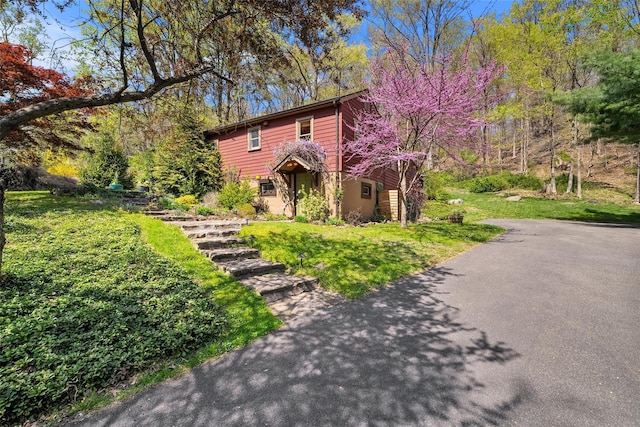 35 Riverview Trl, Croton-On-Hudson, NY 10520 - view of front of home with a front yard