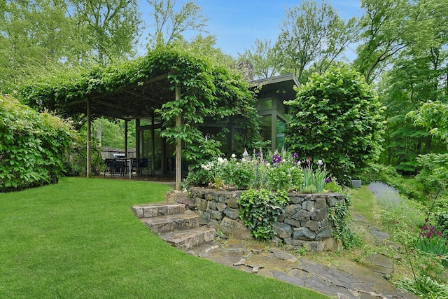 21 Woods Rd, Palisades, NY 10964 - view of green lawn