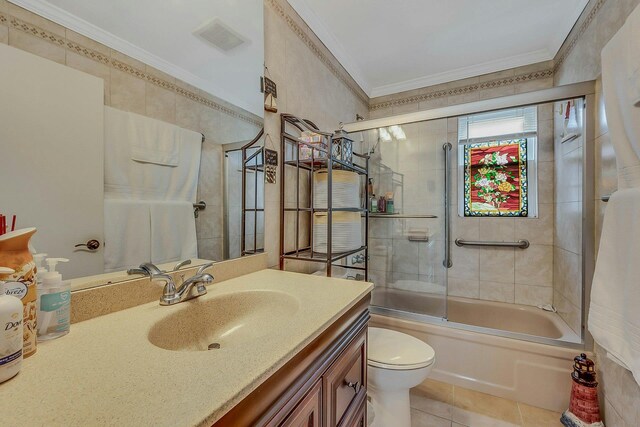 full bath featuring visible vents, ornamental molding, toilet, enclosed tub / shower combo, and tile patterned flooring
