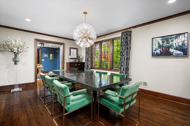 dining area featuring crown molding, a notable chandelier, hardwood / wood-style floors, baseboards, and visible vents