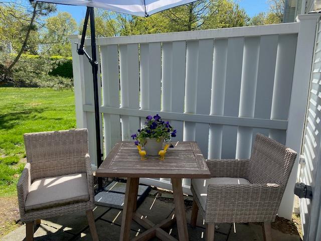 exterior space featuring outdoor dining area