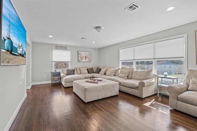 living area featuring baseboards, dark wood-style floors, visible vents, and recessed lighting