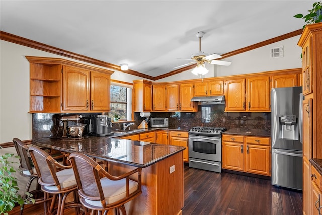5 Peterson Rd, Monroe, NY 10950 - kitchen featuring stainless steel appliances, under cabinet range hood, a sink, a peninsula, and vaulted ceiling