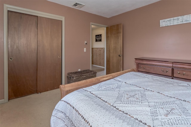 bedroom featuring visible vents, a closet, and carpet flooring