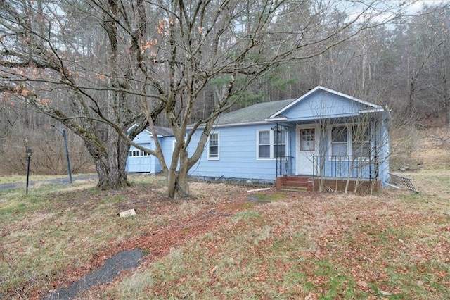 single story home featuring a porch
